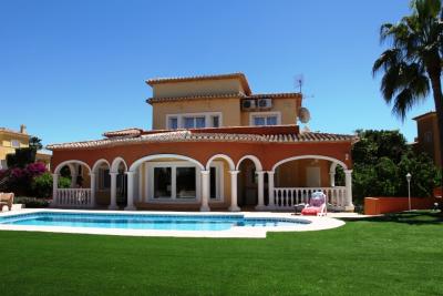 Excellent Spacious Villa in Calpe Center Very Close to t...
