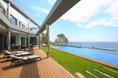 Magnificent Luxury Beachfront Villa in Mascarat, Altea