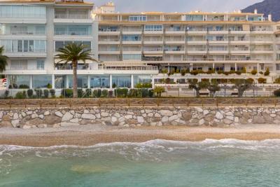 Stunning Luxury Apartment on the 1st Line of the Sea in ...