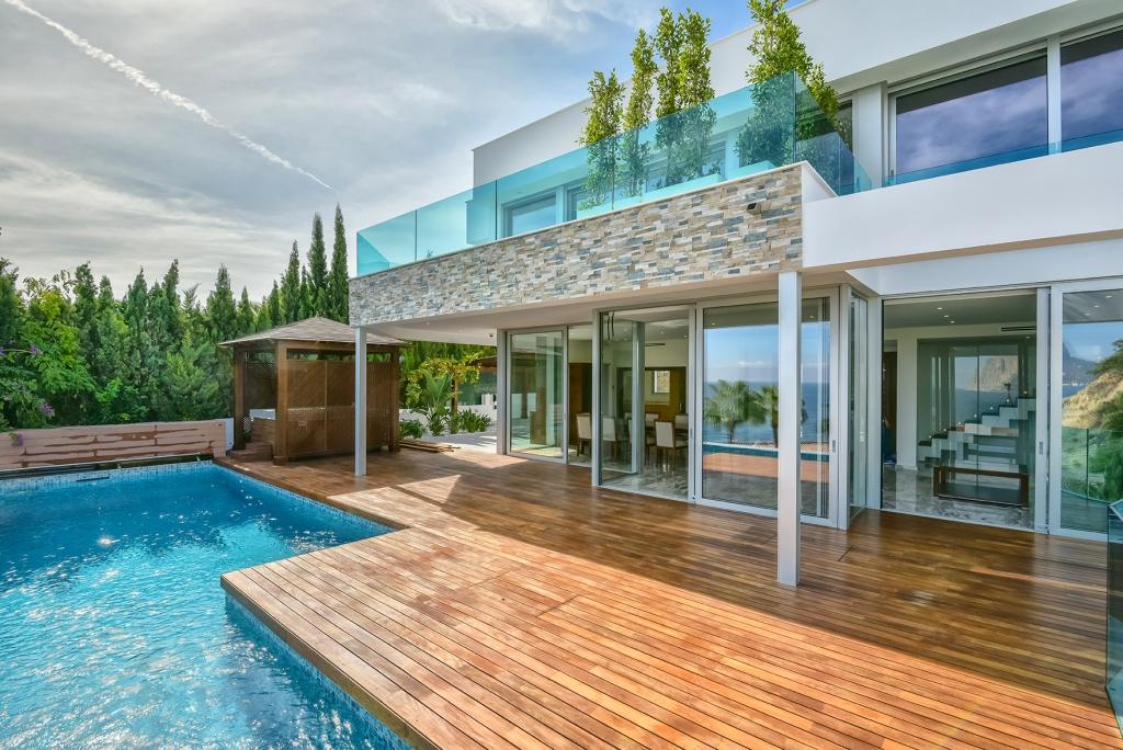 Storslått luksuriøs strandvilla i Puerto Blanco Calpe