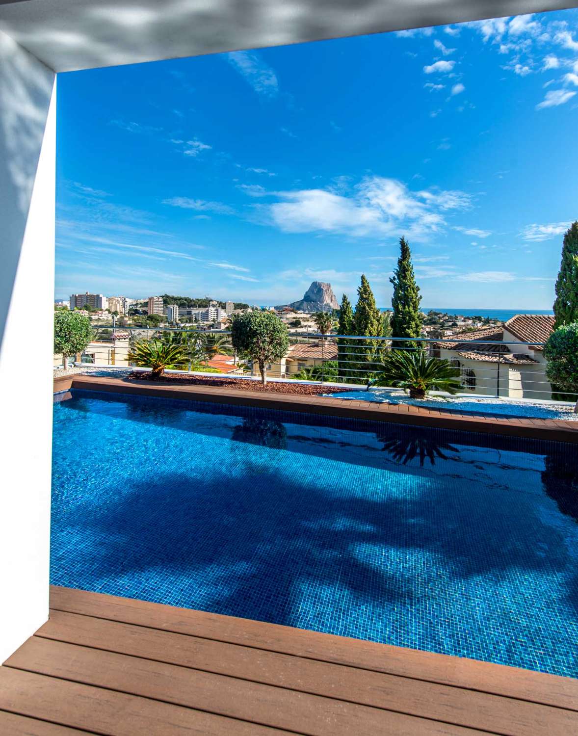 Lujosa e Imponente Villa de Diseño en Calpe con Vistas al Mar
