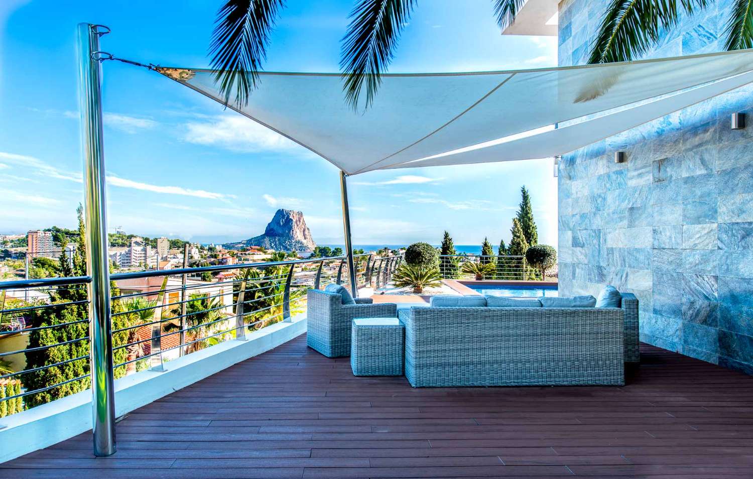 Lujosa e Imponente Villa de Diseño en Calpe con Vistas al Mar