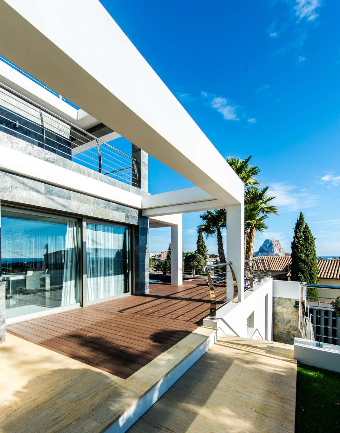 Lujosa e Imponente Villa de Diseño en Calpe con Vistas al Mar