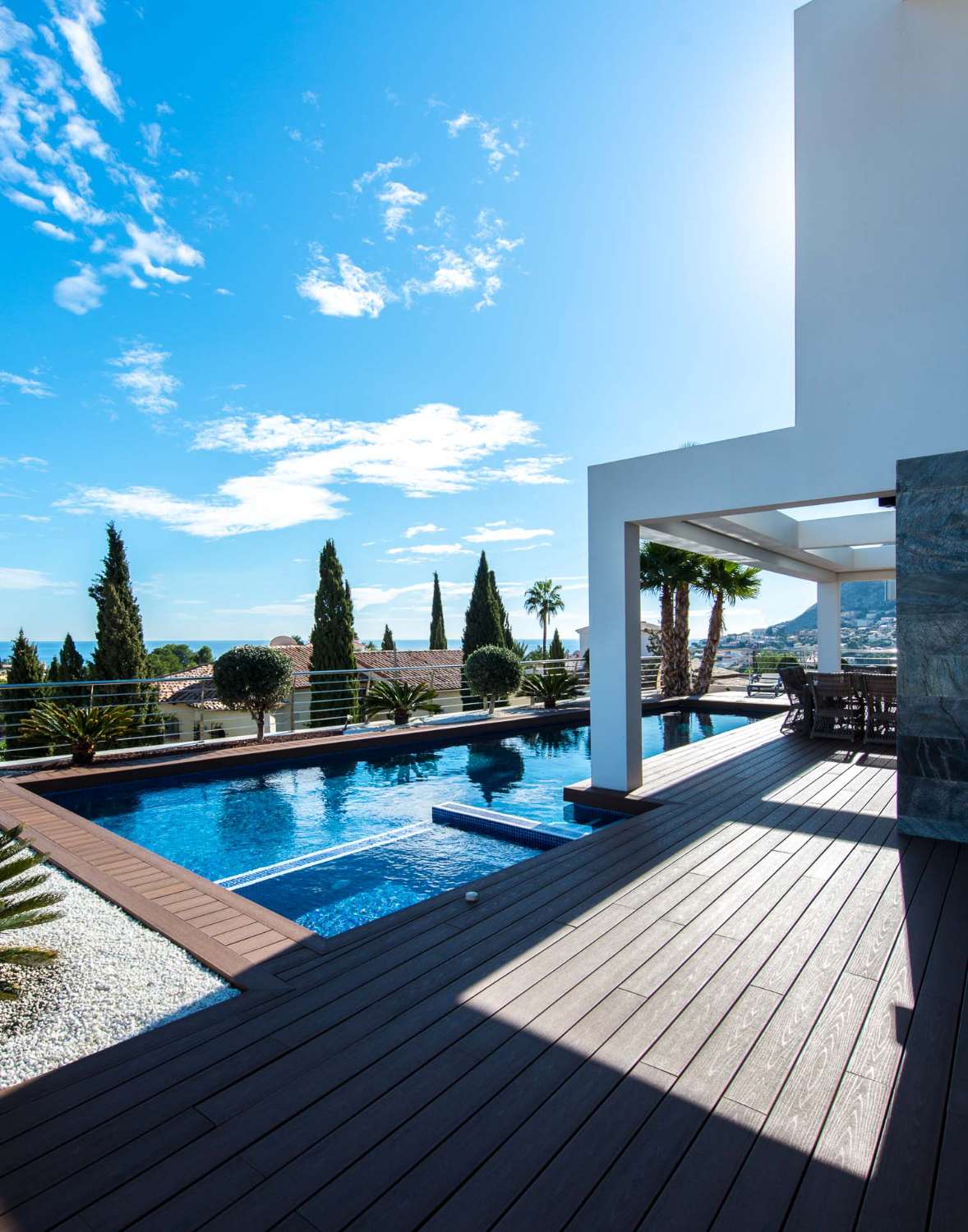 Lujosa e Imponente Villa de Diseño en Calpe con Vistas al Mar