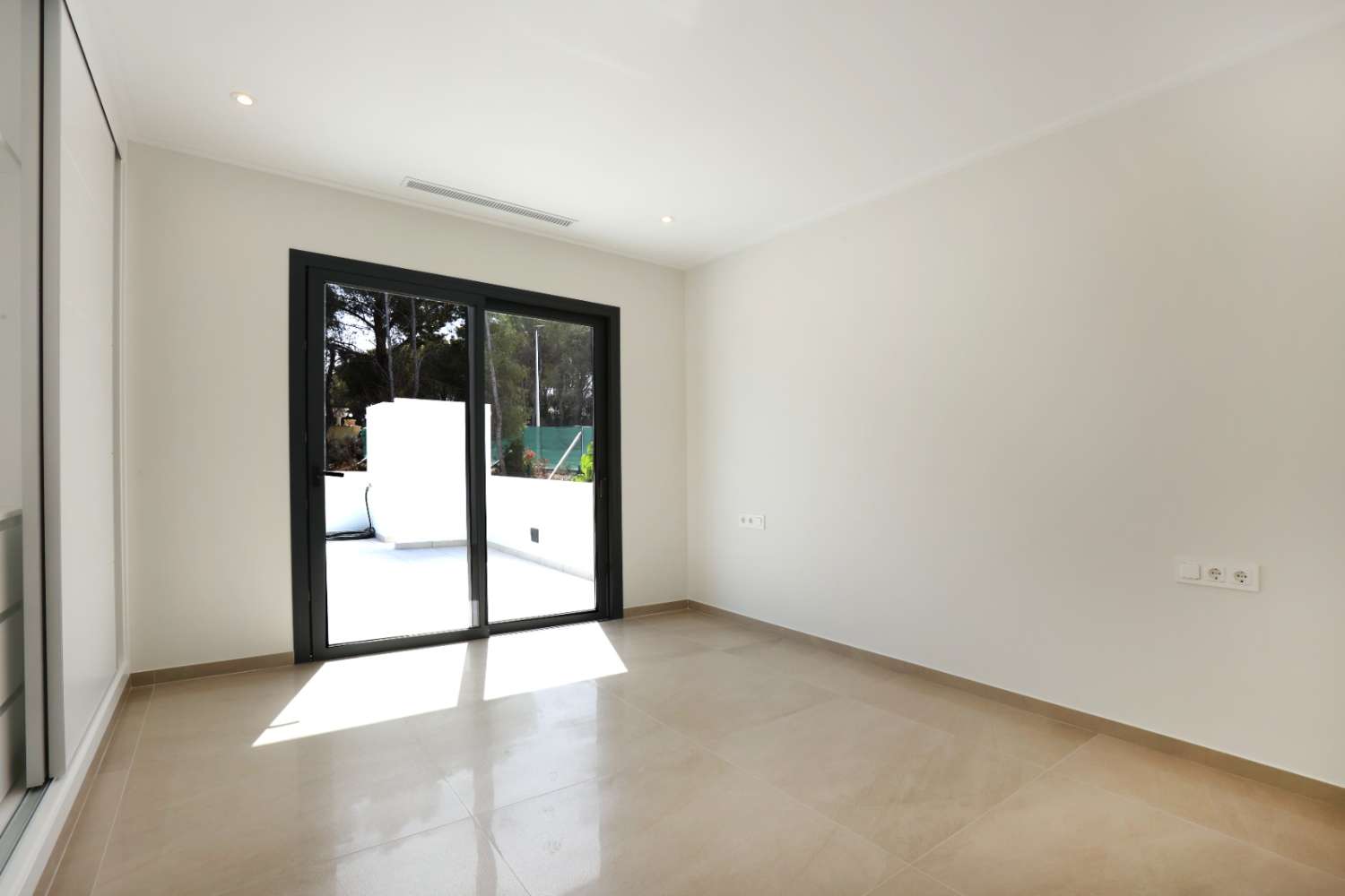 Modern and Sunny Villa in the Coastal Area of Benissa