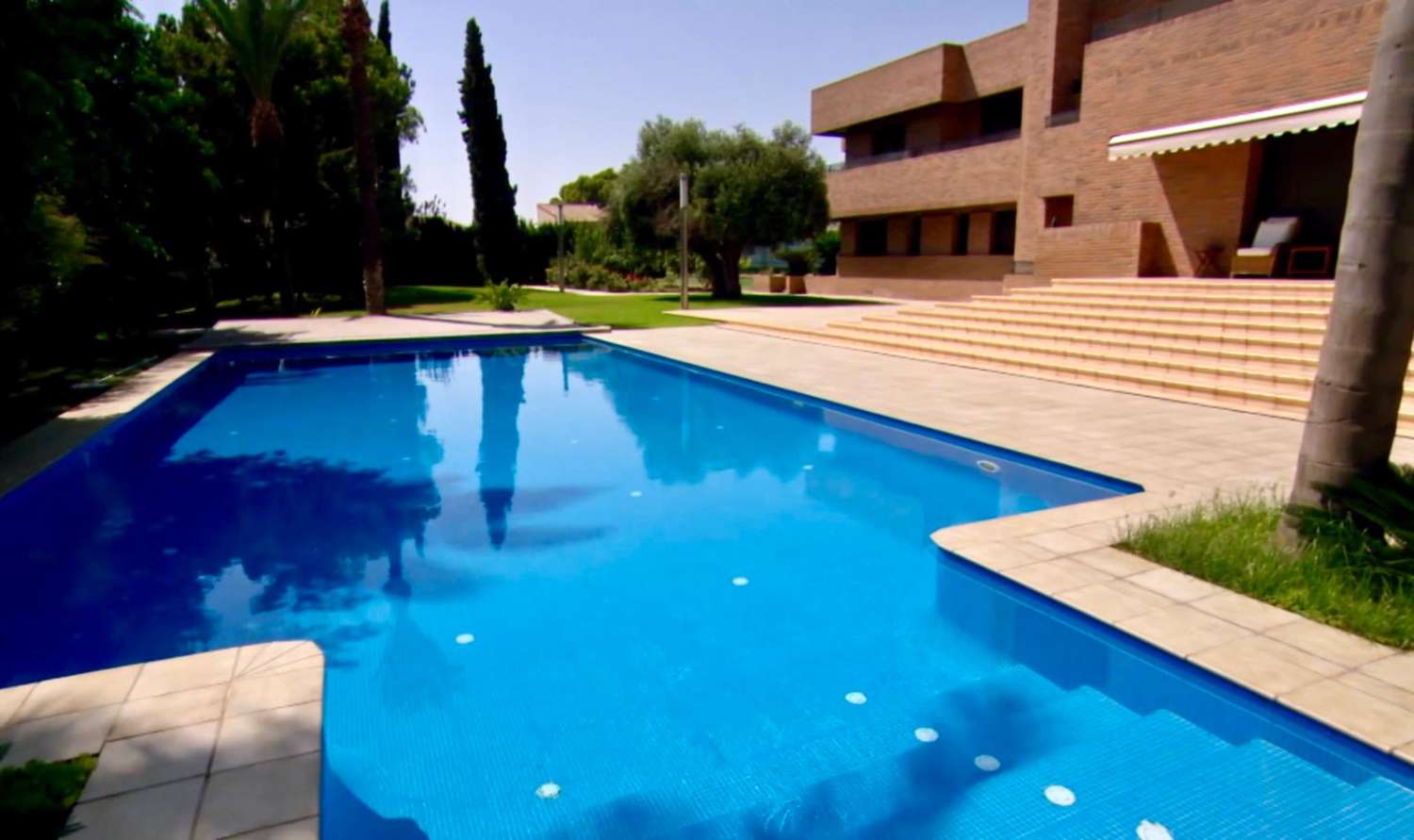 Villa til salgs til Algoda-Matola-Llano de San José (Elche)
